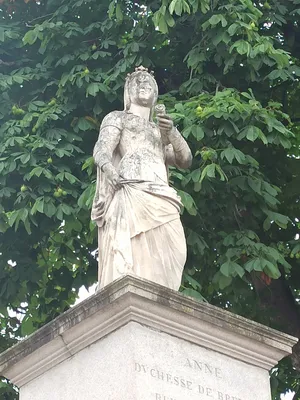 Statue d'Anne de Bretagne à Nantes