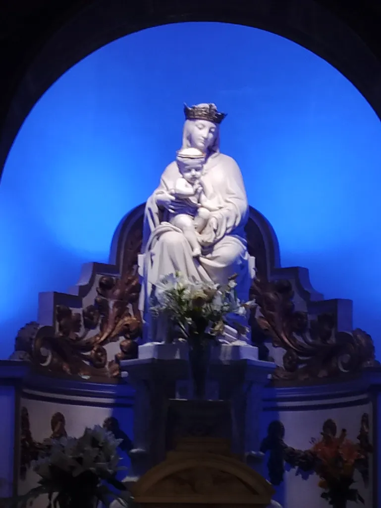Statue de Notre-Dame-de-Bon-Secours dans l'Église Sainte-Croix de Nantes