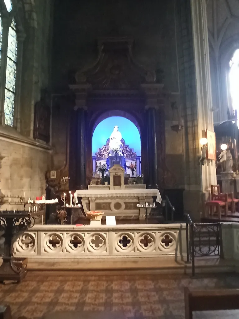 Retable de la Vierge dans l'Église Sainte-Croix de Nantes