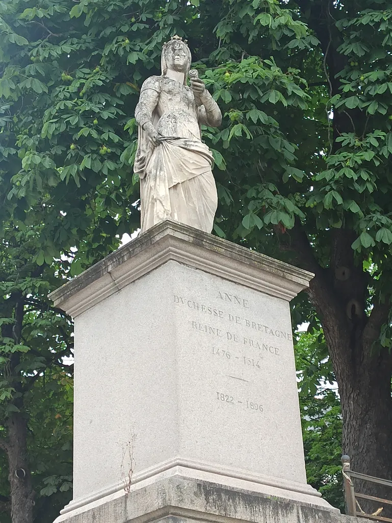 Statue d'Anne de Bretagne à Nantes